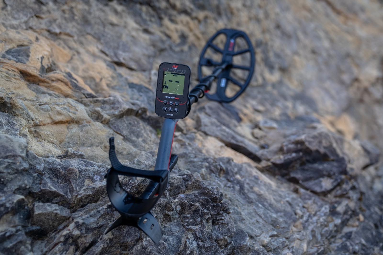 Minelab Vanquish 360 Waterproof Metal Detector Multi-IQ