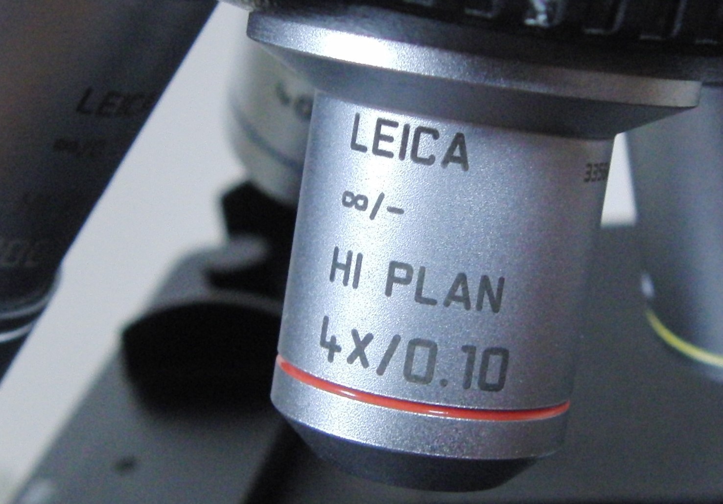Leica DME 13595xxx Microscope with (4) HI PLAN Objectives 4x/10x/40x/100x