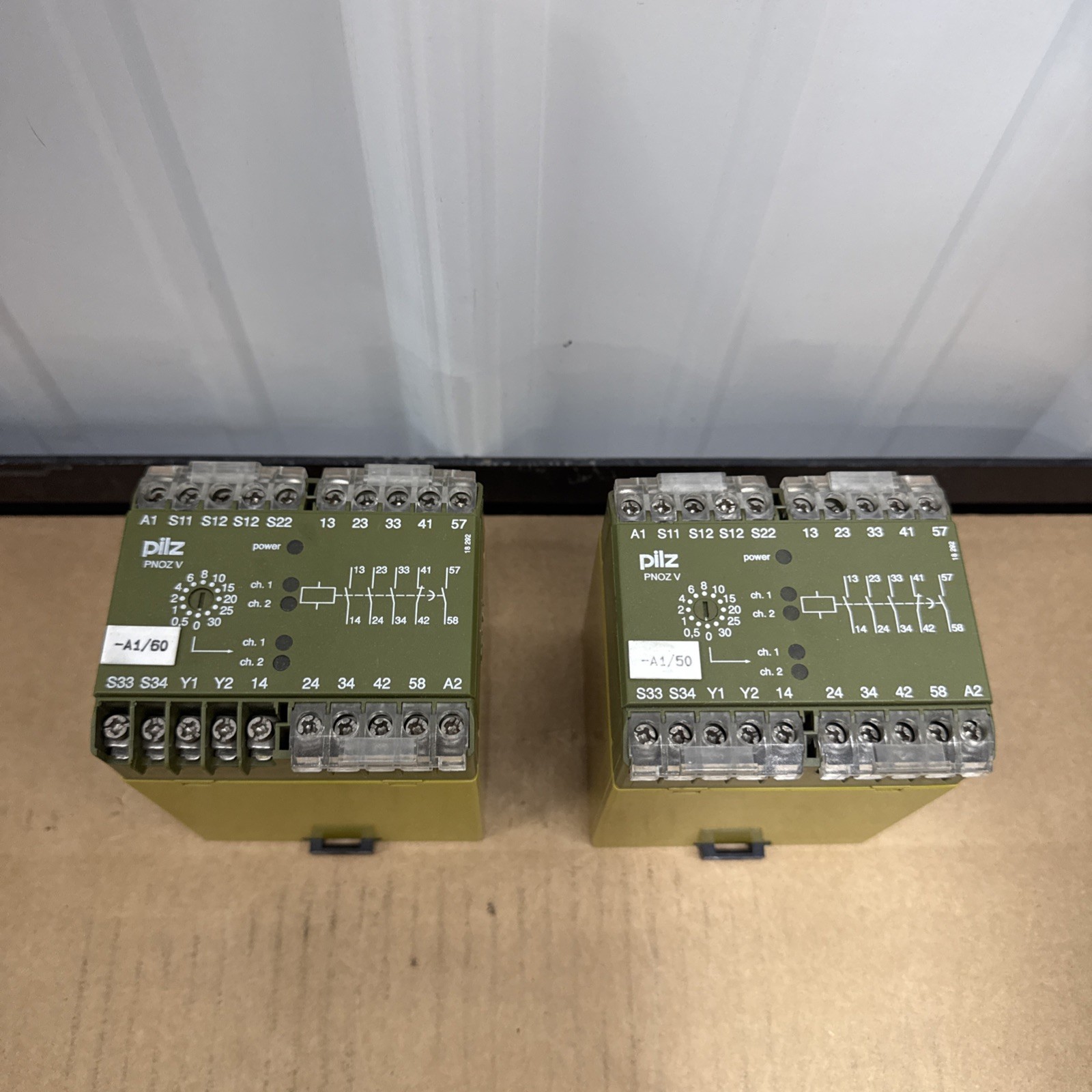 Lot Of 2- PN0ZV 30/24VDC 474790 PILZ Safety Relays