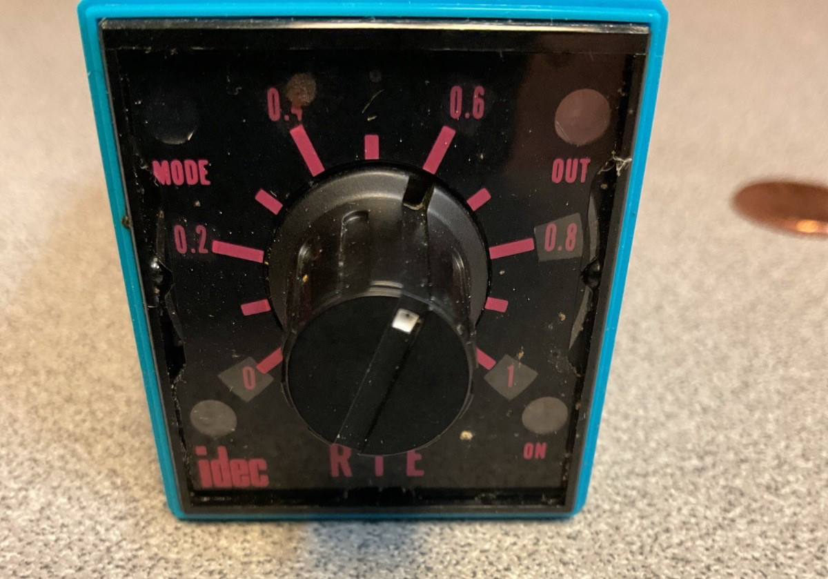 IDEC RTE-P11 Electronic Timer 120 VAC 0-1 sec