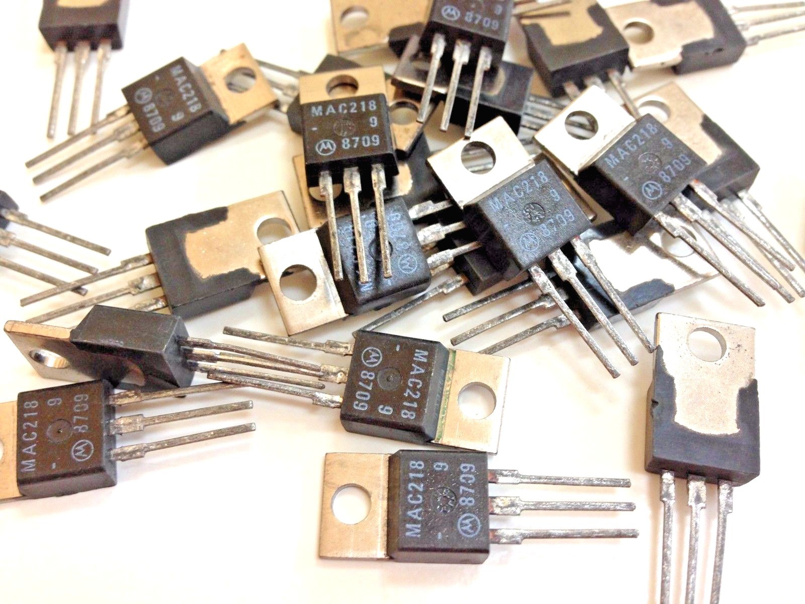 MAC218-9 TRIAC 800 VRM BY MOTOROLA ECG5610 LOT OF 20