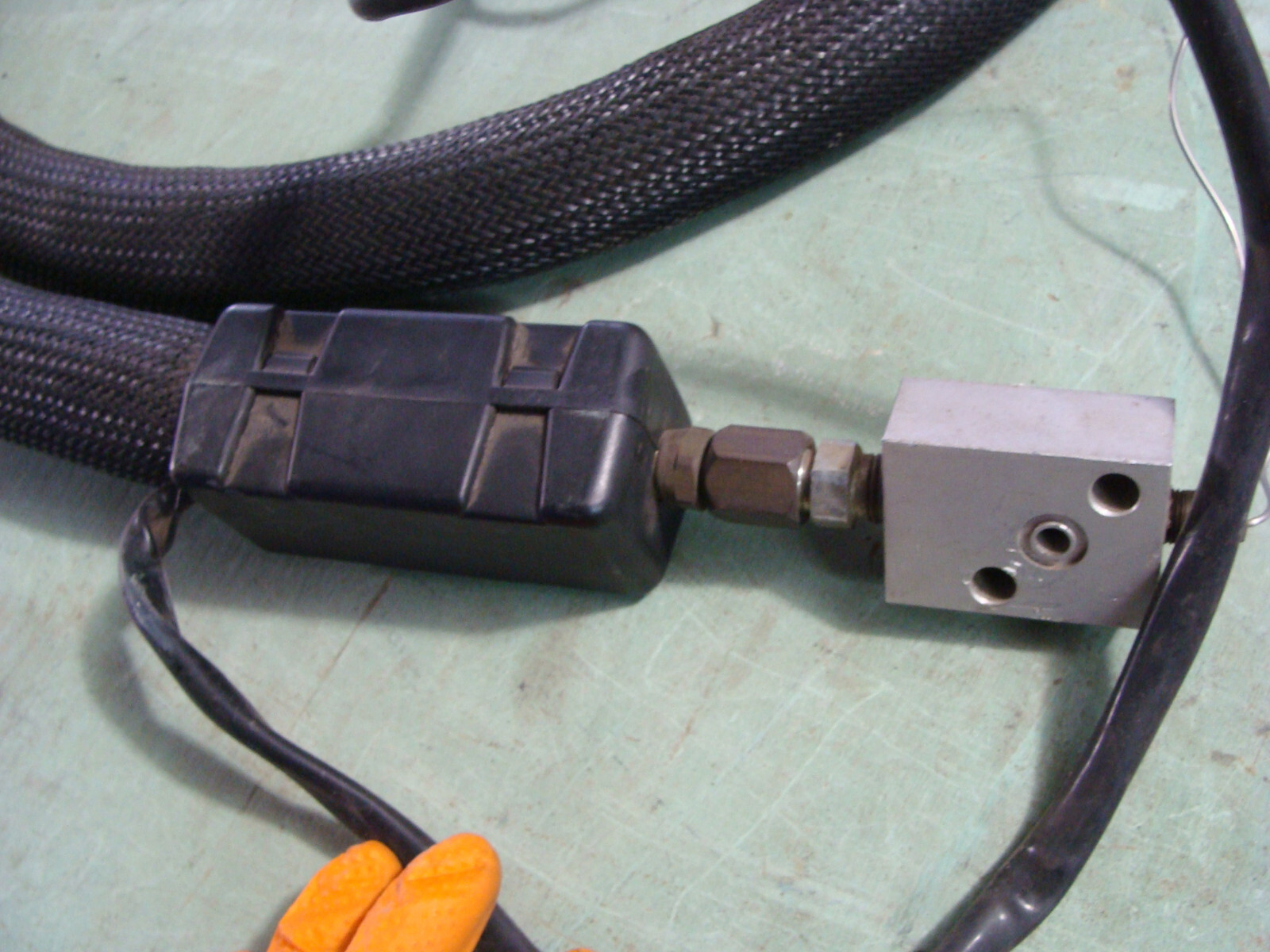 PACKAGING PLUS HOT MELT GLUE HOSE 100121 230V 6FT W/THERMOSTAT 351-253971 102W