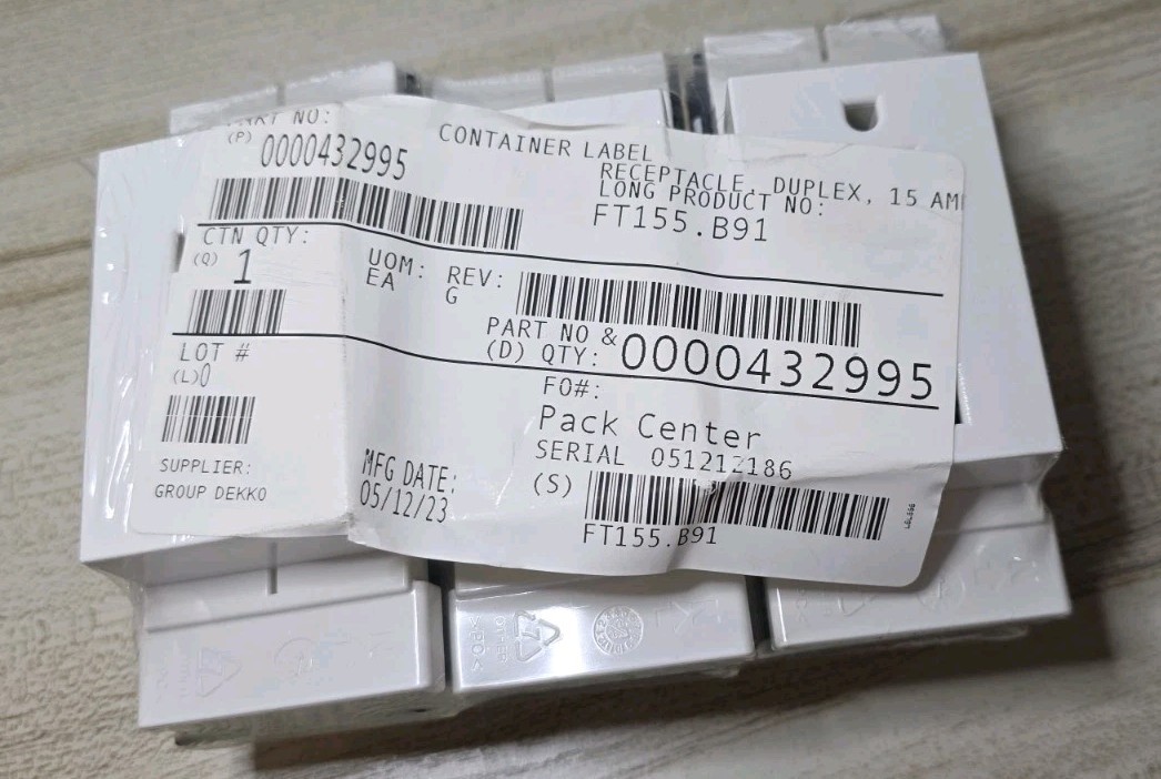 RECEPTACLE DUPLEX, 15 AM LÒNG PRODUCT NO FT155.A91 Lot 6 Circuit A & B