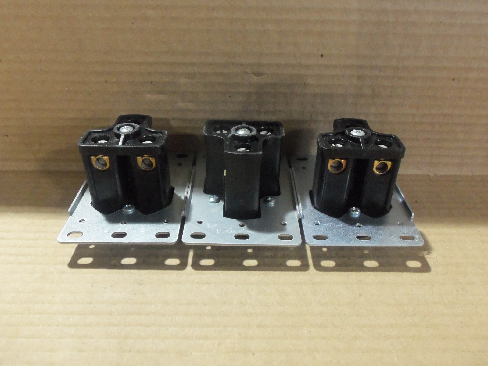 NEW LOT OF 3 LEGRAND 3801 POWER OUTLET 30 AMP 250V FLUSH MOUNT 2P3W 75­° C