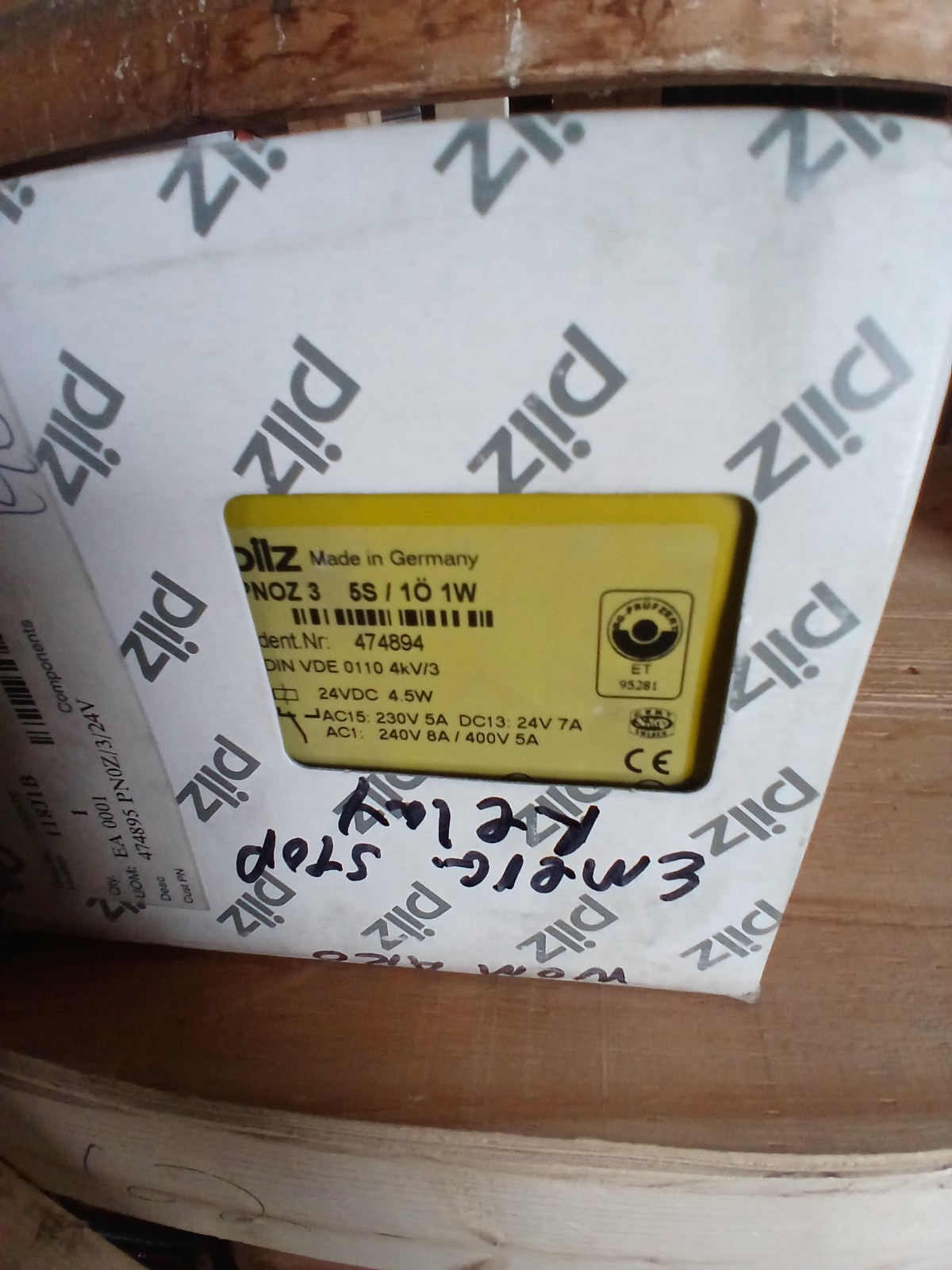 New PILZ SAFETY RELAY 474894 PNOZ 3 24VDC 5S1O