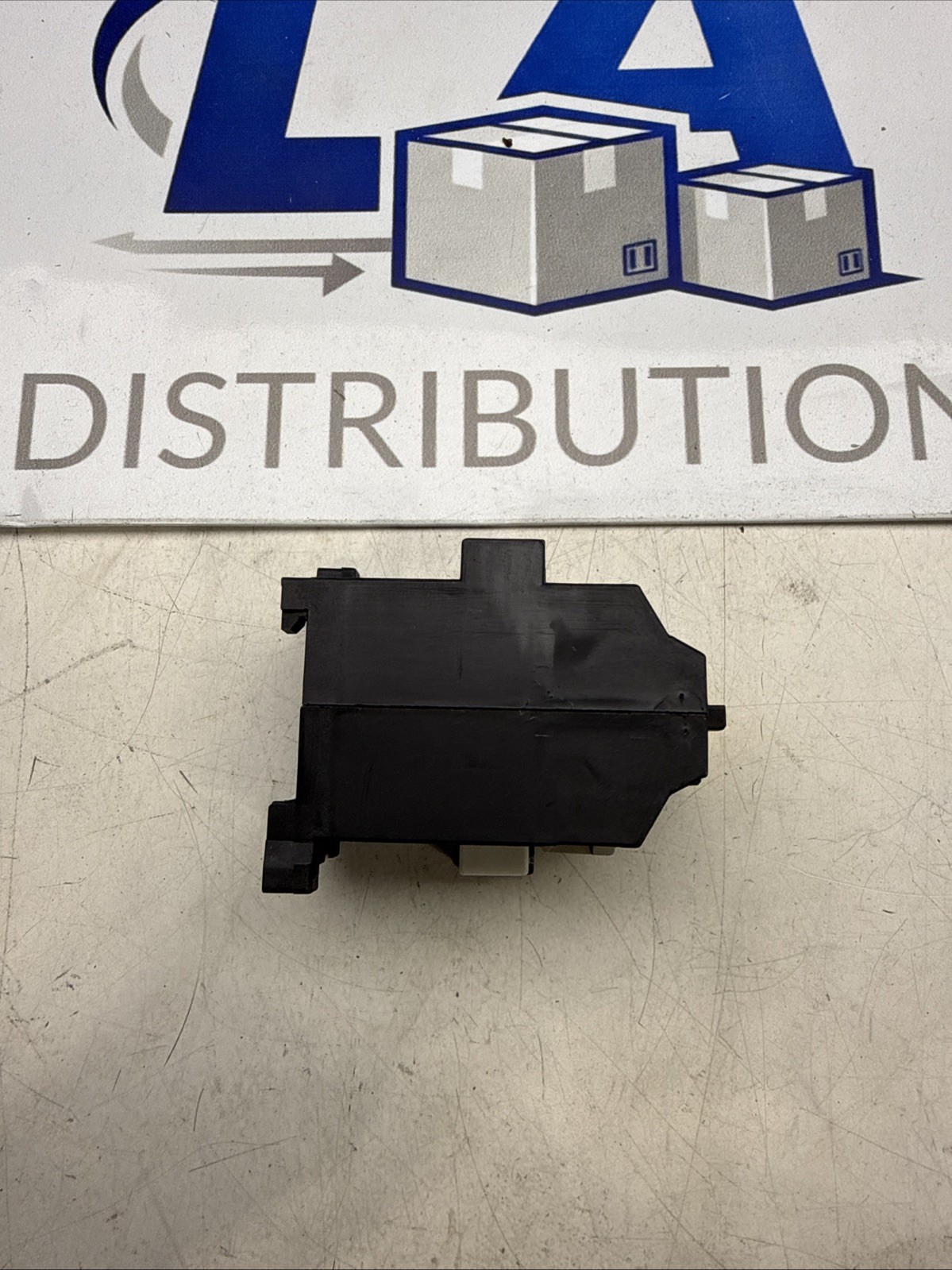 Klockner Moeller DIL 08-22-NA 300VAC 10A Max Contactor 110V 60Hz Coil