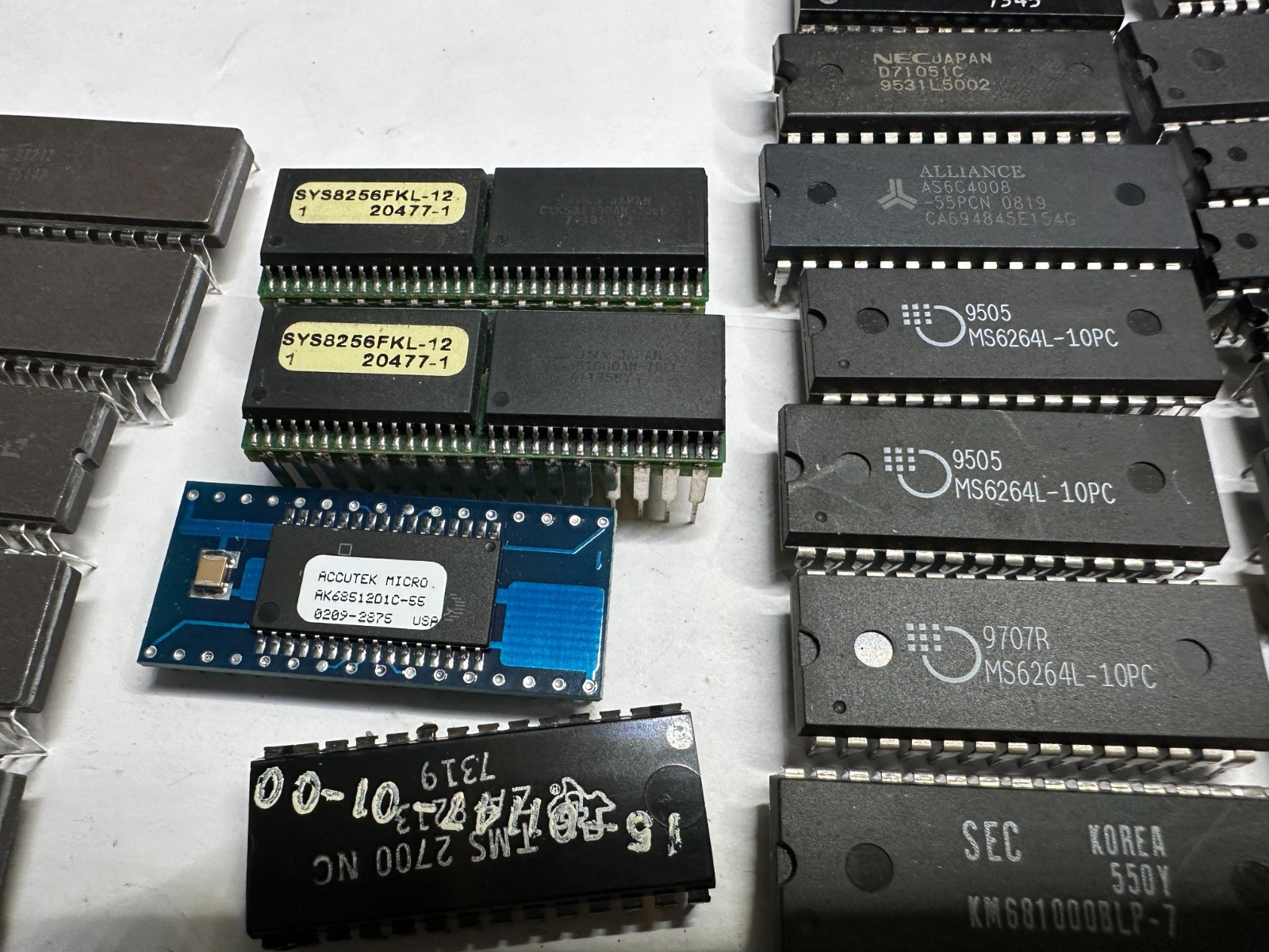 VINTAGE BIOS, FIRMWARE, EPROM ETC. IC Lot Of 190Pcs, AS-IS UNTESTED, Gold Scrap