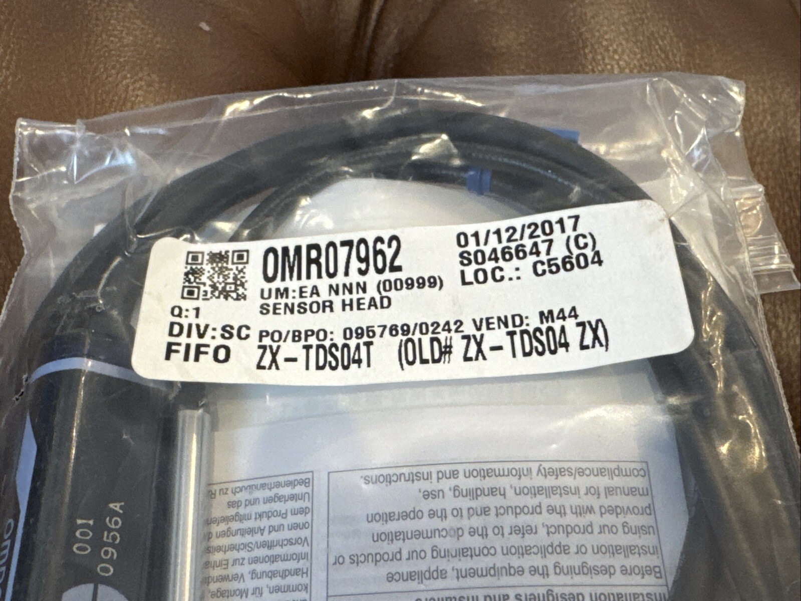 NEW OMRON ZX-TDS04T Contact Displacement Sensor Old# ZX-TDS04 ZX FAST SHIPPING