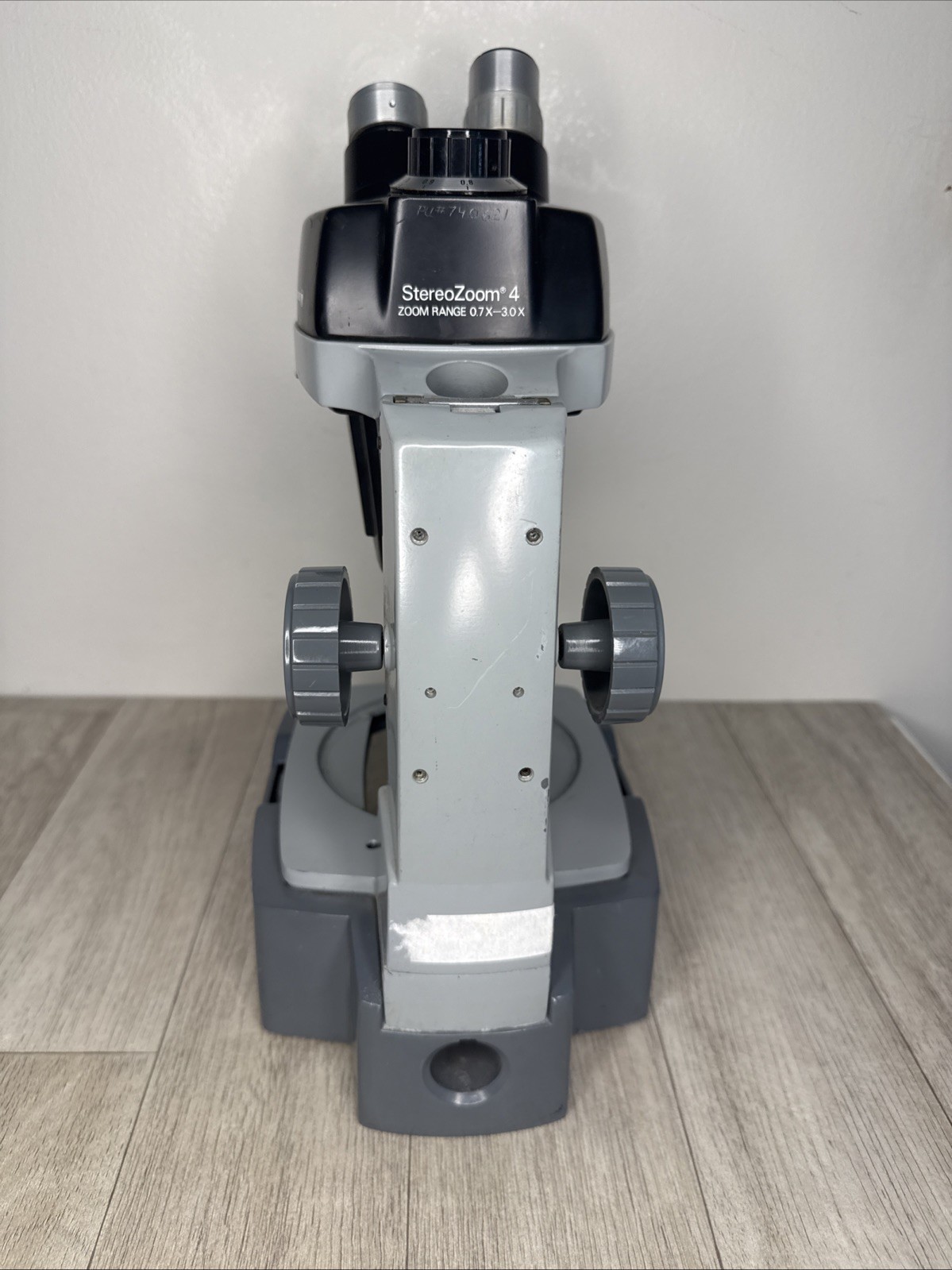 Bausch & Lomb StereoZoom 4 Microscope 0.7x to 3.0x w/ 10x Eyepieces