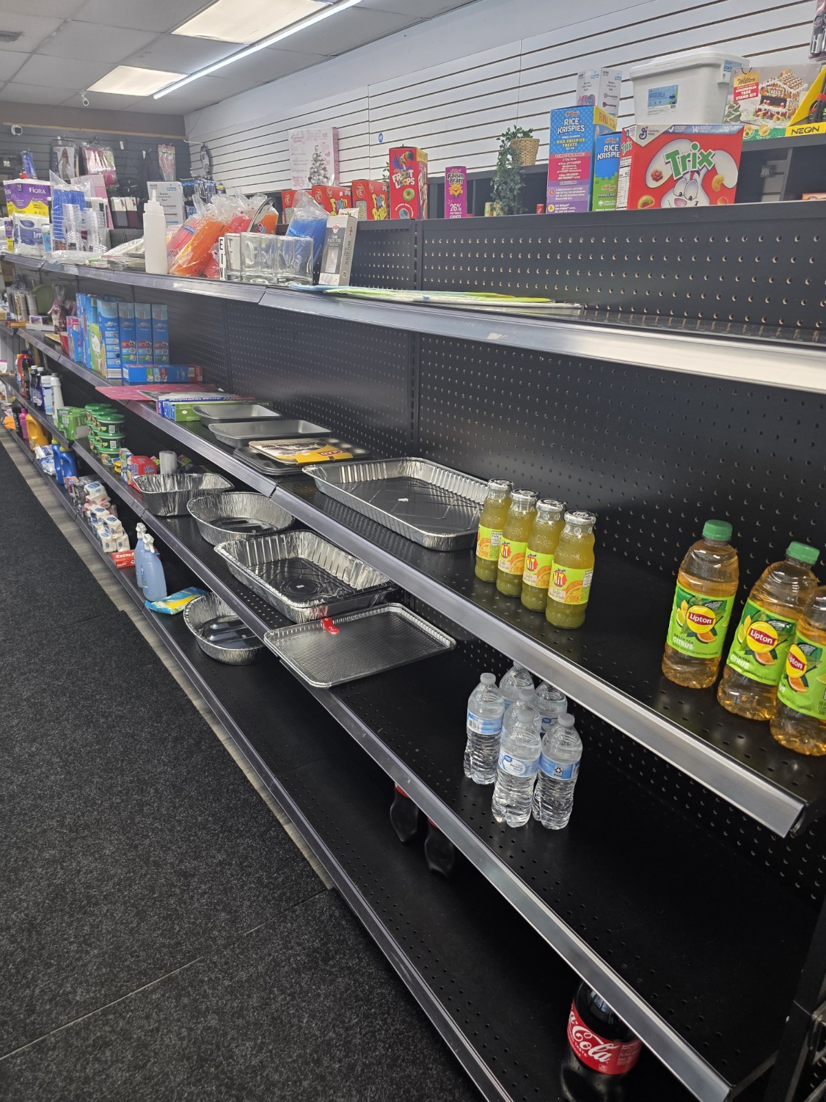 Double-Sided Gondola Shelving / Island Shelves: Free-standing units