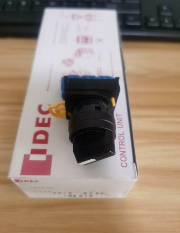 5PCS/1Box New IDEC YW1S-2E10 YW1S2E10 2-Position Pushbutton Switches 1NO Brand