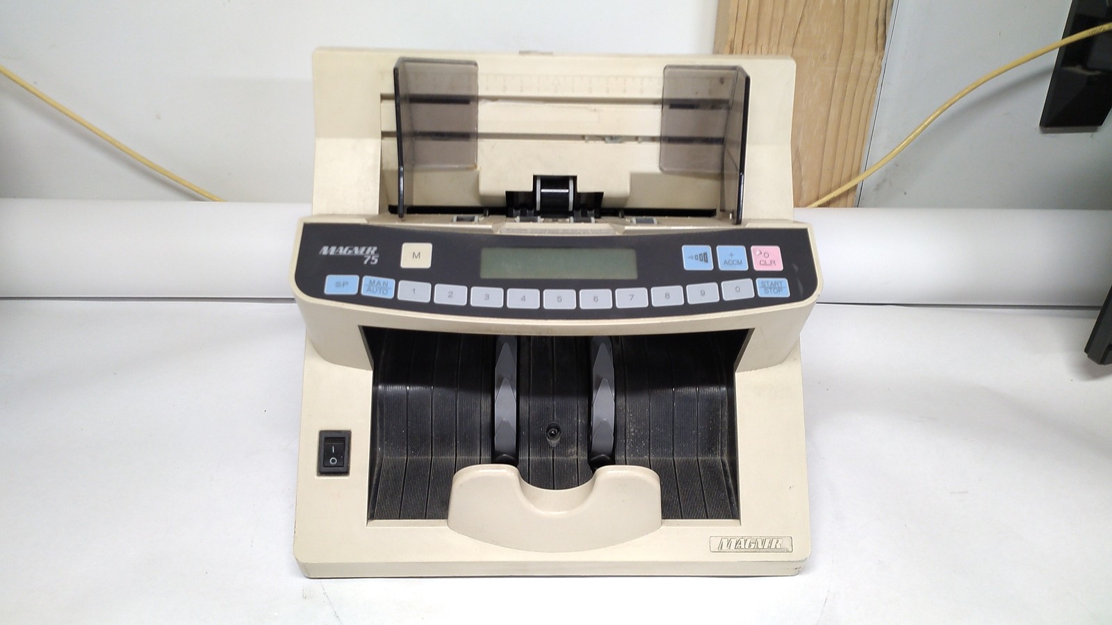 Magner 75 UM Currency Counter with Counterfeit detection