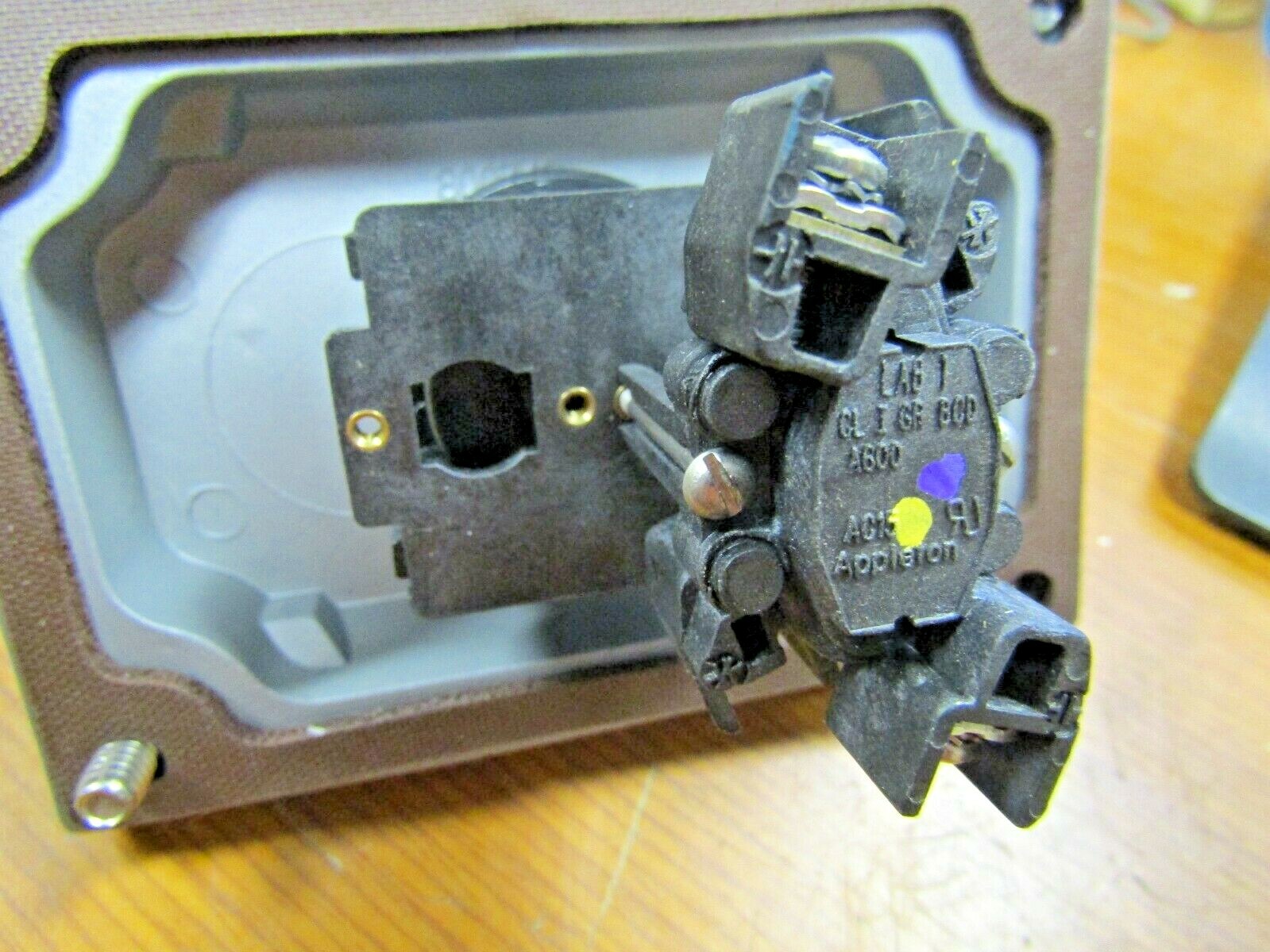 NEW APPLETON ED2SK2102SP1 HAZARDOUS LOCATION SELECTOR SWITCH 3 POSITION ED2KB102