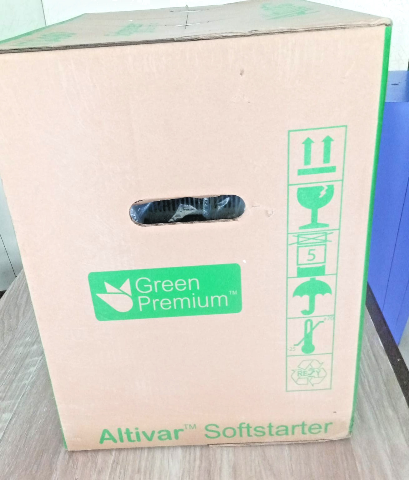 1PC- Schneider ATS480C14Y Soft starter, Altistart 480,140A, 208 to 690VAC- NEW