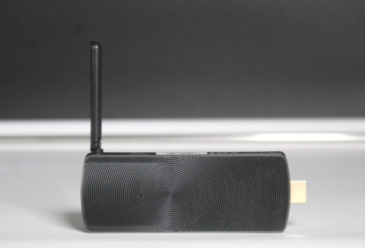 AZULLE A-1063-AAP Access Plus Mini PC Stick