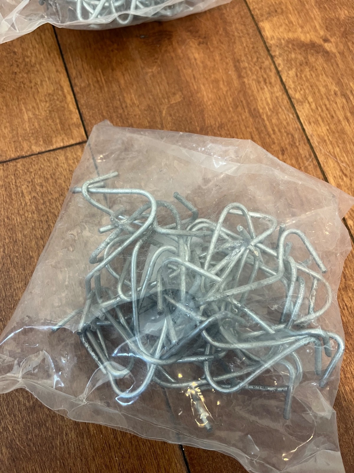 T-Post Wire Clips, Galvanized Steel Fence Clips, Heavy-Duty ( 100 Pcs. )