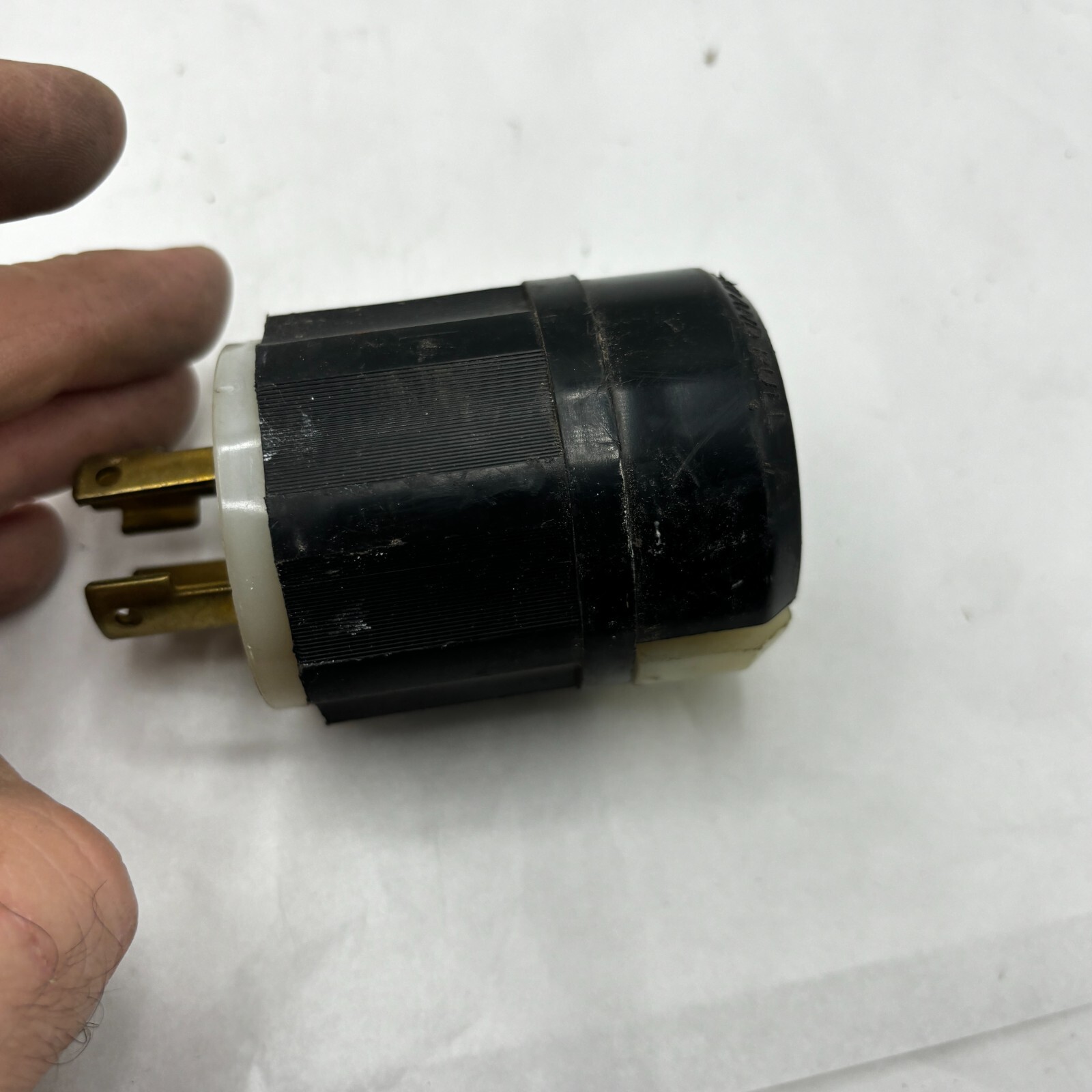 LEVITON NEMA L16-30 MALE END TWIST LOCK CONNECTOR 30A 480V, 2431 L16-20P🔔