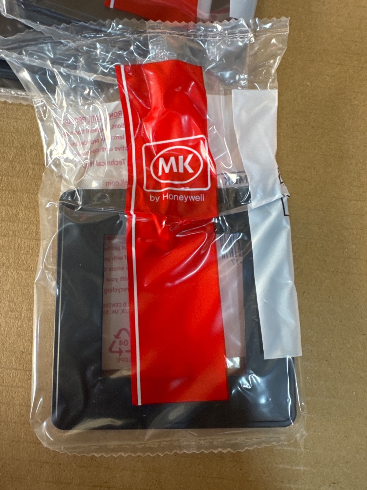 LOT 2 BOX MK MHFP029MBK 2 MOD 50X50MM EURO FRONTPLATE (1box=5PCs)