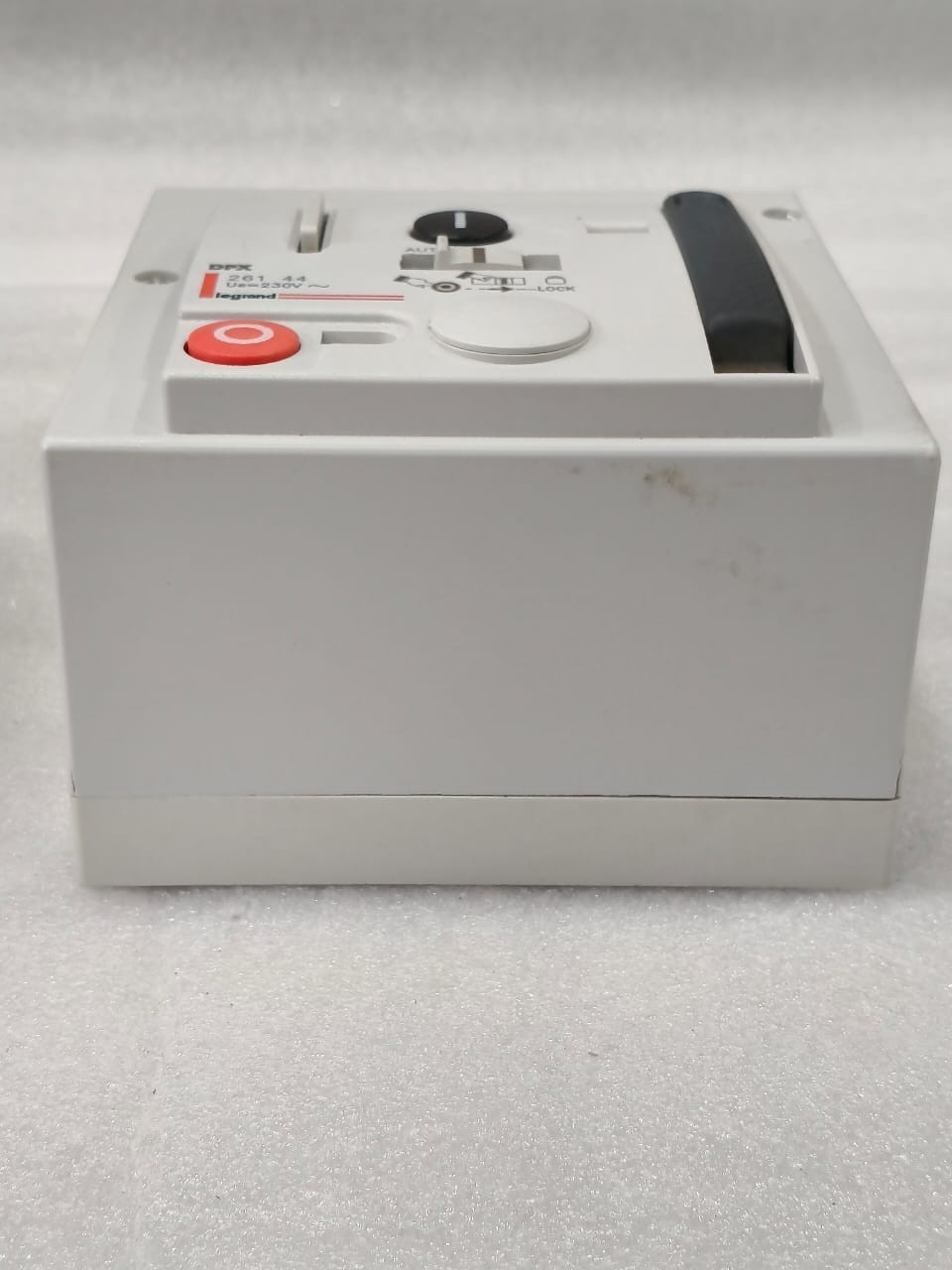 LEGRAND 026144 DPX 630 MOTOR OPERATOR UNIT AC 230V FOR DPX630 CIRCUIT BREAKER