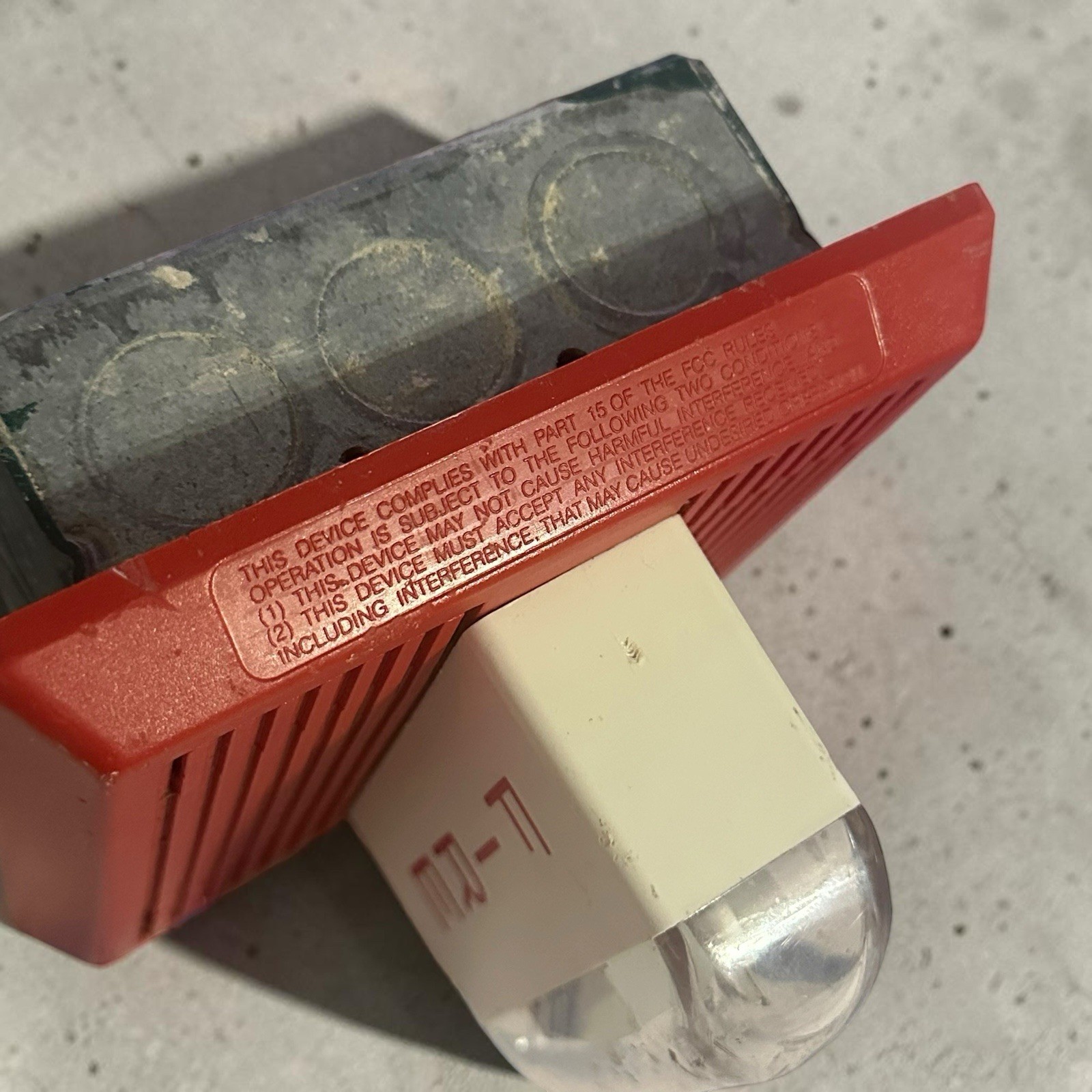 Wheelock MT-24-SLM Fire Alarm Horn Strobe 20-31VDC 15cd Red Wall Mount *READ*