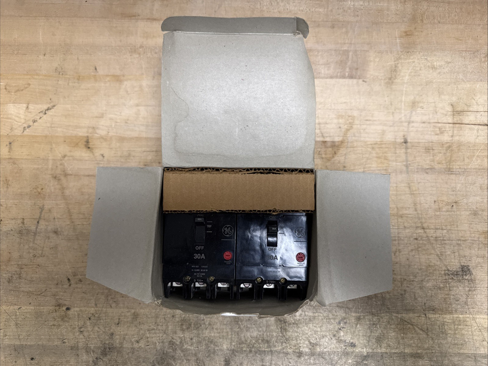 NEW OPEN BOX GENERAL ELECTRIC TEY330 TEY 3 POLE 30 AMP 480v CIRCUIT BREAKER