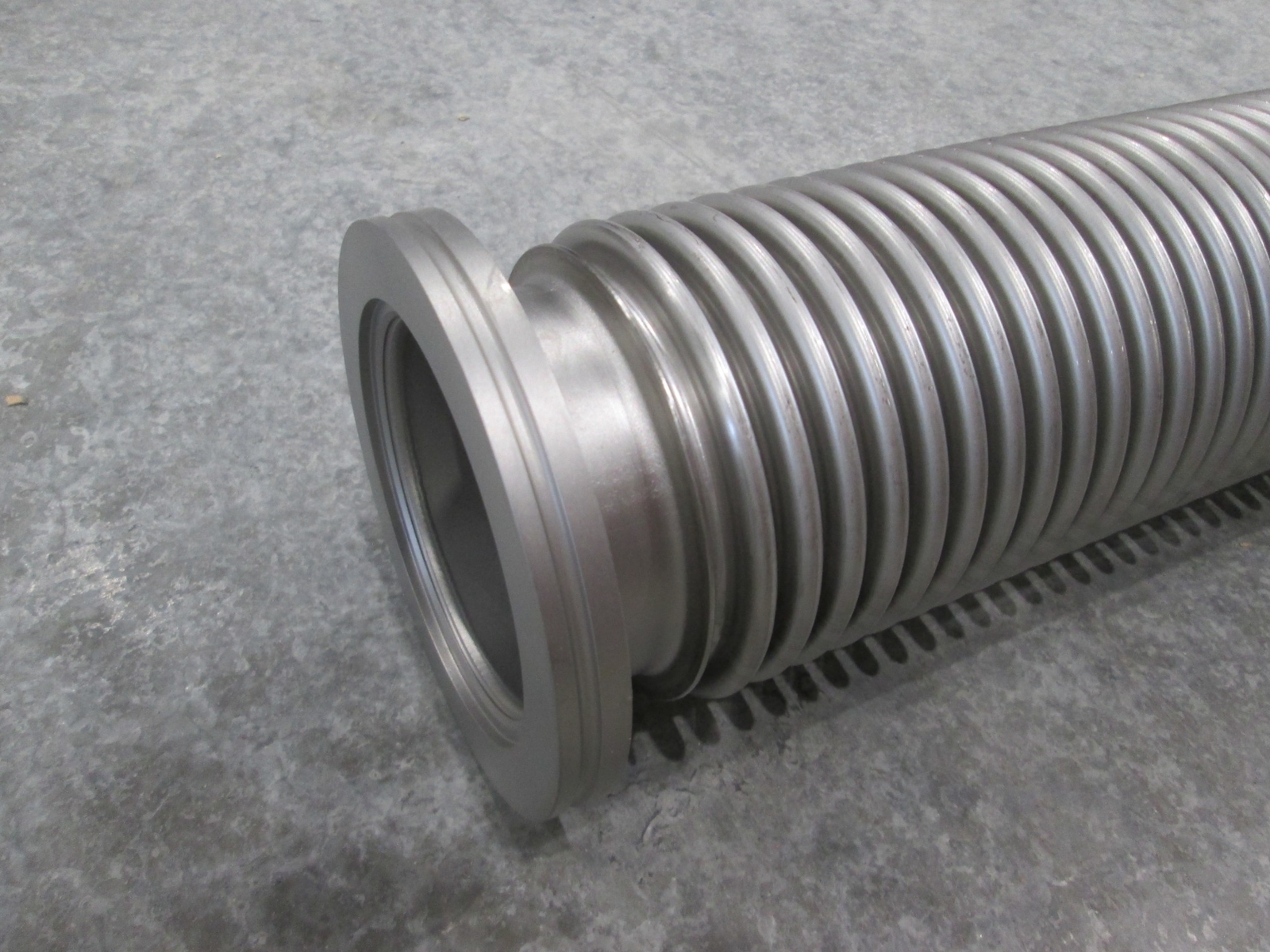 Stainless Steel Formed Bellows Vacuum Pipe / Hose, 19 1/2″L, 107MM Flange, Used