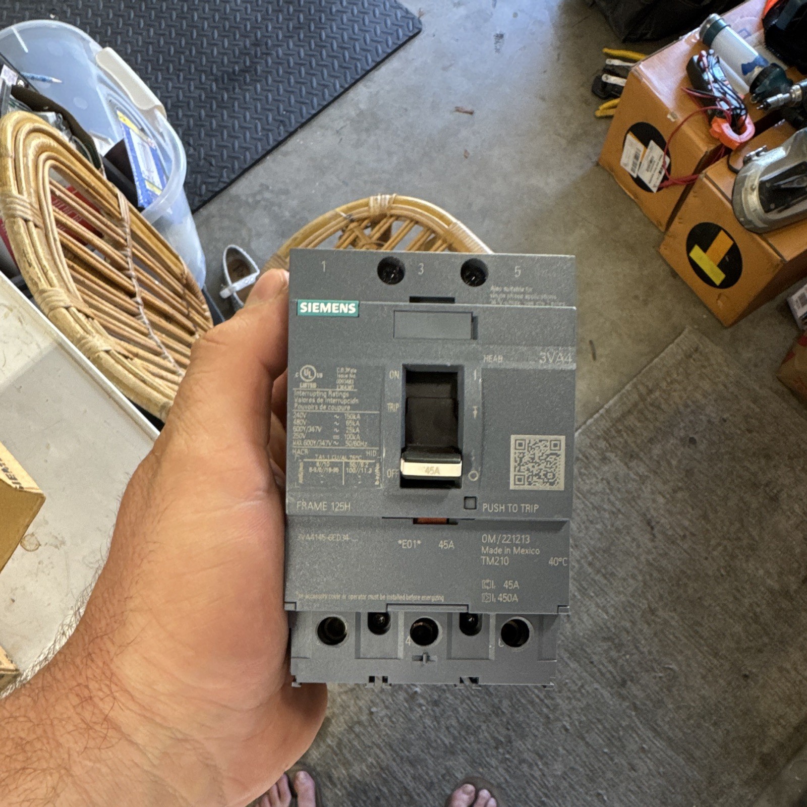 Siemens 3VA4 45A 3-Pole Molded Case Breaker 600Y/347V Push to Trip