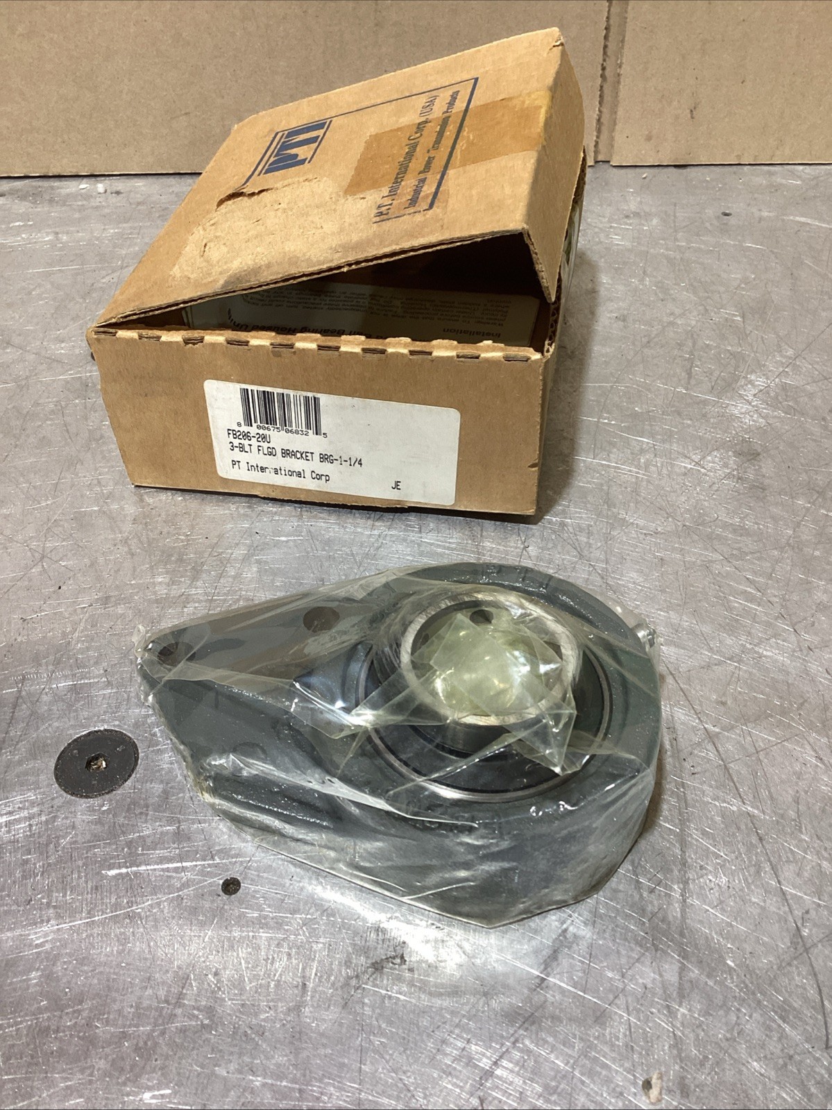 FB206-20U FB200 Series Normal-Duty Cast Iron 3-Bolt Flange Bracket