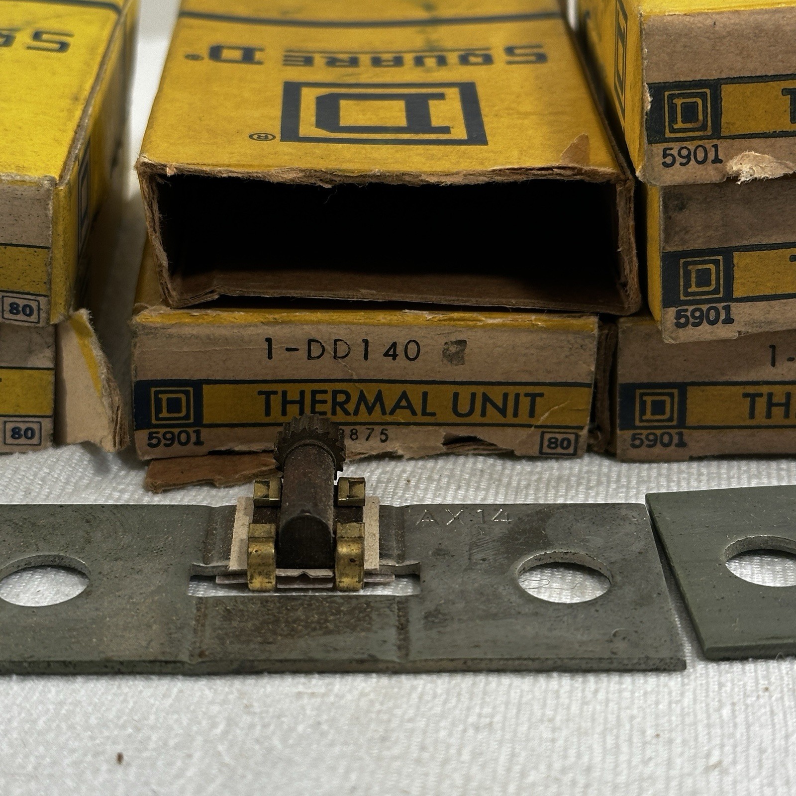 LOT OF 7 NEW SQUARE D OVERLOAD RELAY THERMAL UNITS 1-DD121, 1-DD140, 1-DD150