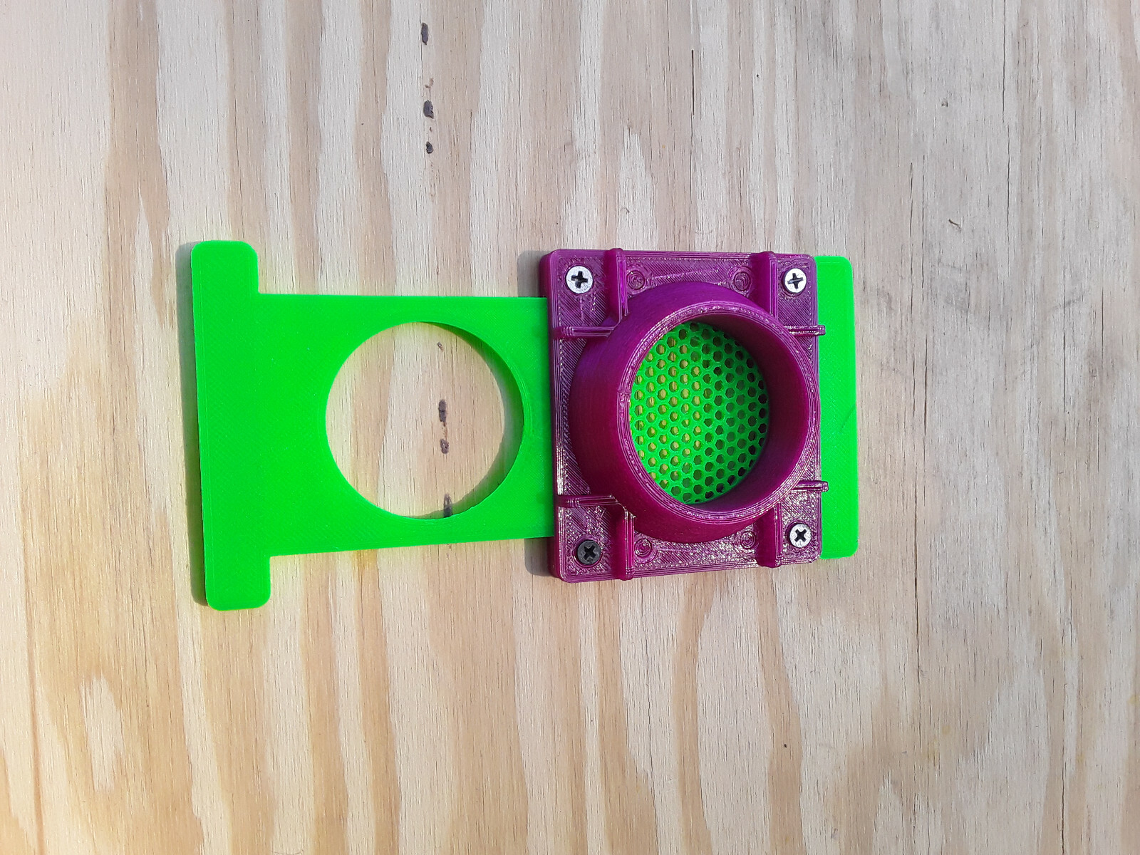 Bee Vacuum Gate for Beekeeping with Nail Lock