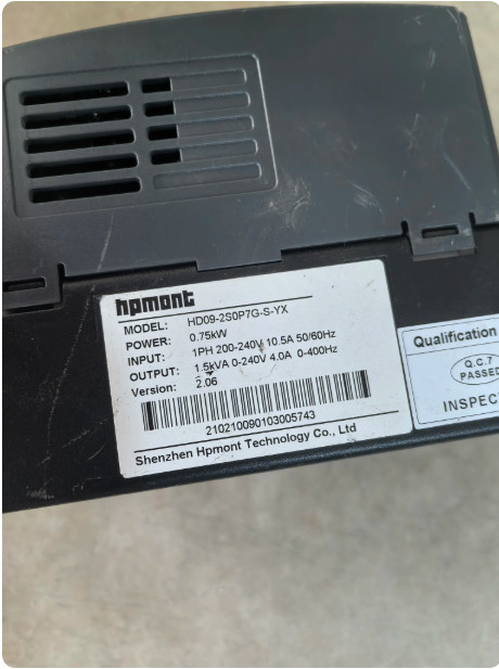 1Pcs Used inverter HD09-2S0P7G-S-YX 0.75KW 220V