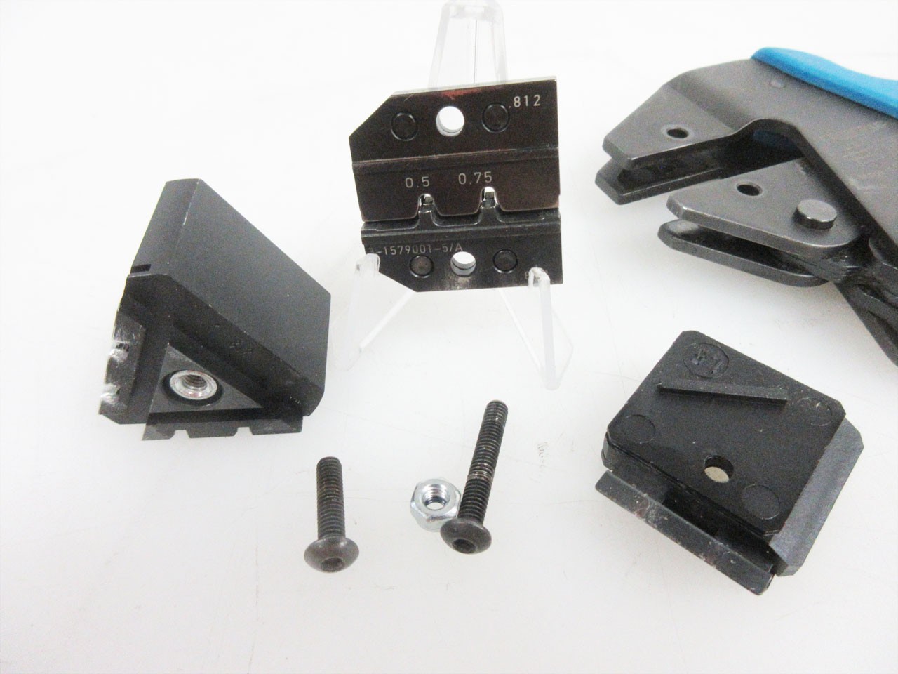 TE CONNECTIVITY 539635-1 ERGOCRIMP HAND CRIMP TOOL & 3-1579001-5 QUADLOK TYCO V