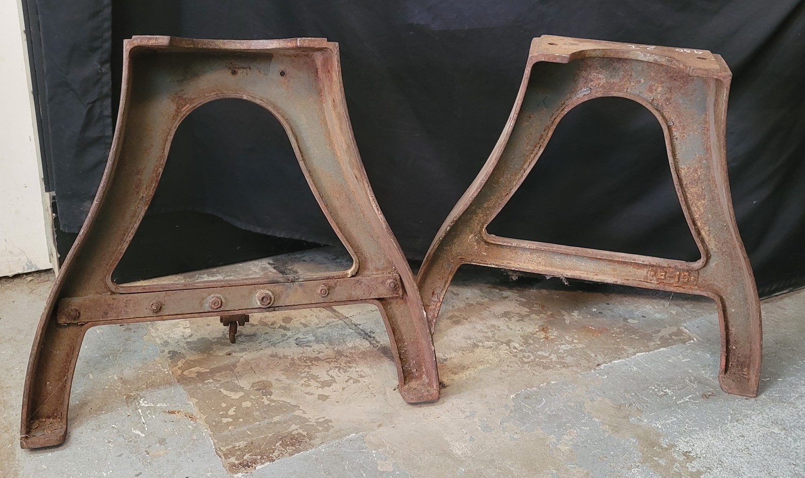 Pair of Cast Iron Factory Machine Tapered Table Base Legs 20 1/2″ T GS00688
