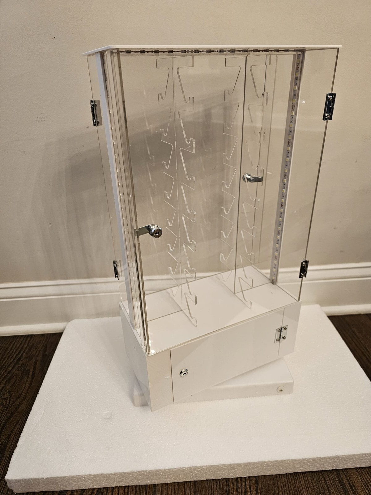 Acrylic 16 Piece LED Rotating Knife Display Case | Stand