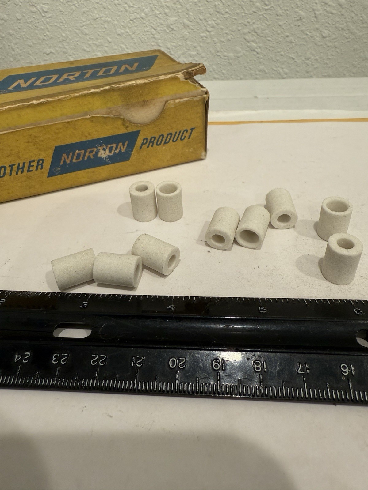 New Qty (10) Norton Mini Grinding Wheels, 3/8” X 1/2” X 3/16”, 32A60, K6VBE