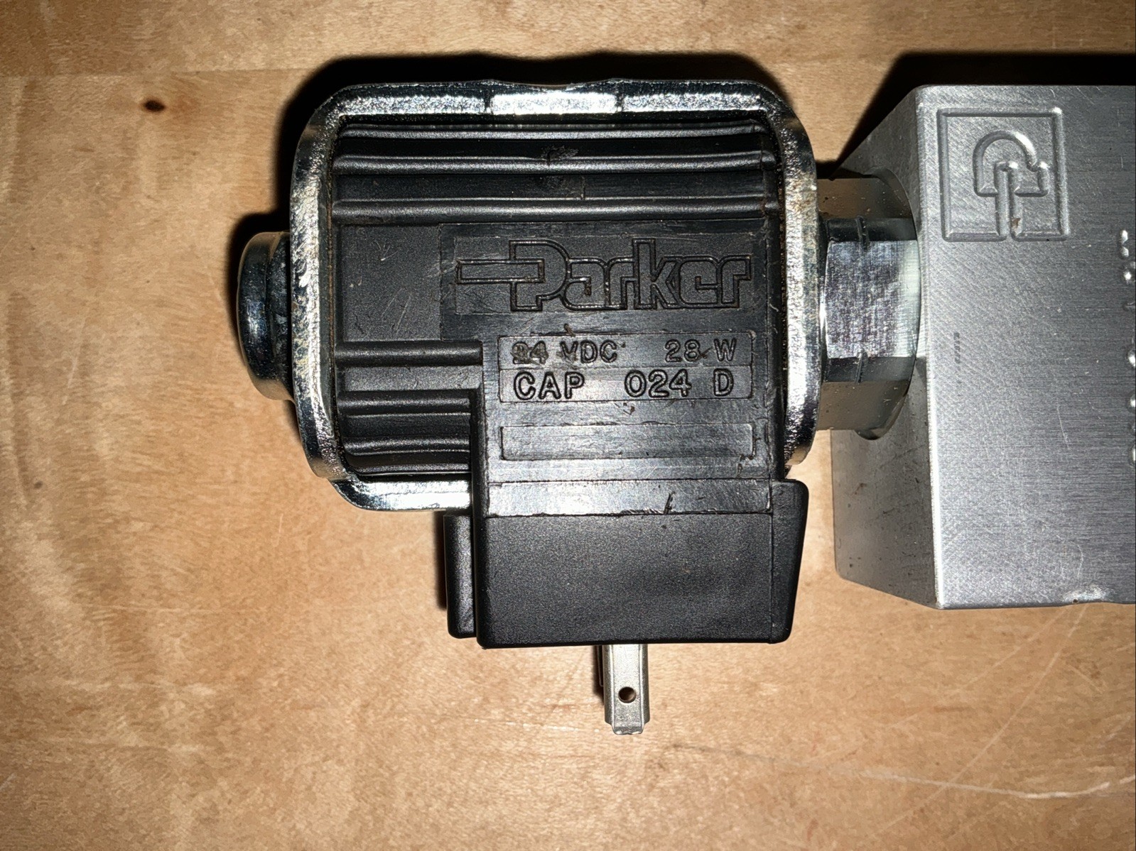 Parker Hannifin Hydraulic Cartridge Valve Body B10-2-A8T 4820-01-667-9947 24 VDC