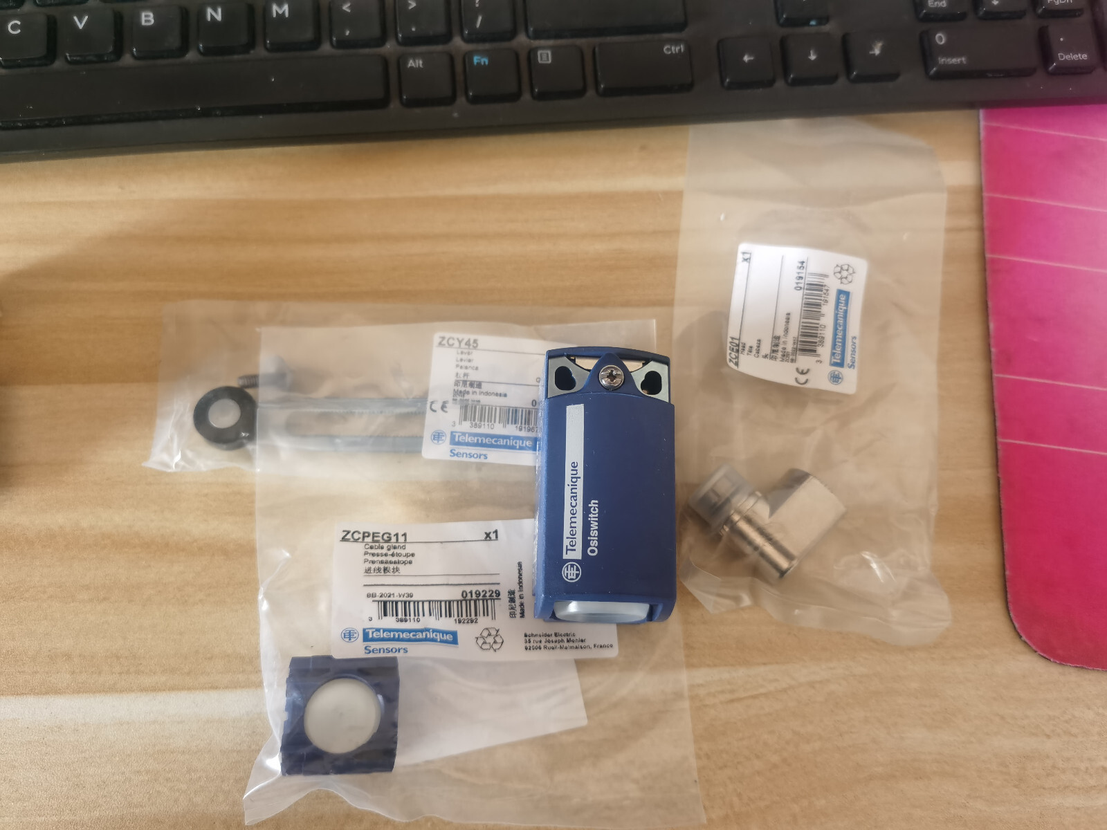 1PCS New Schneider XCKP2145G11 (ZCP21+ZCE01+ZCY45) Limit Switch Brand