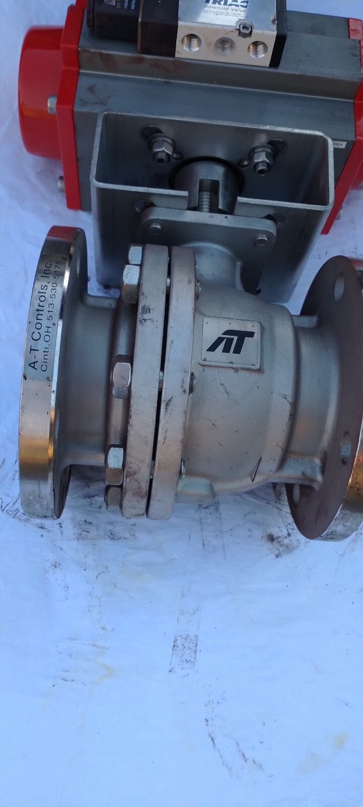 TRIAC CONTROLS 200A PNEUMATIC ACTUATOR WITH 3»-150 CF8M STAINLESS STEEL VALVE