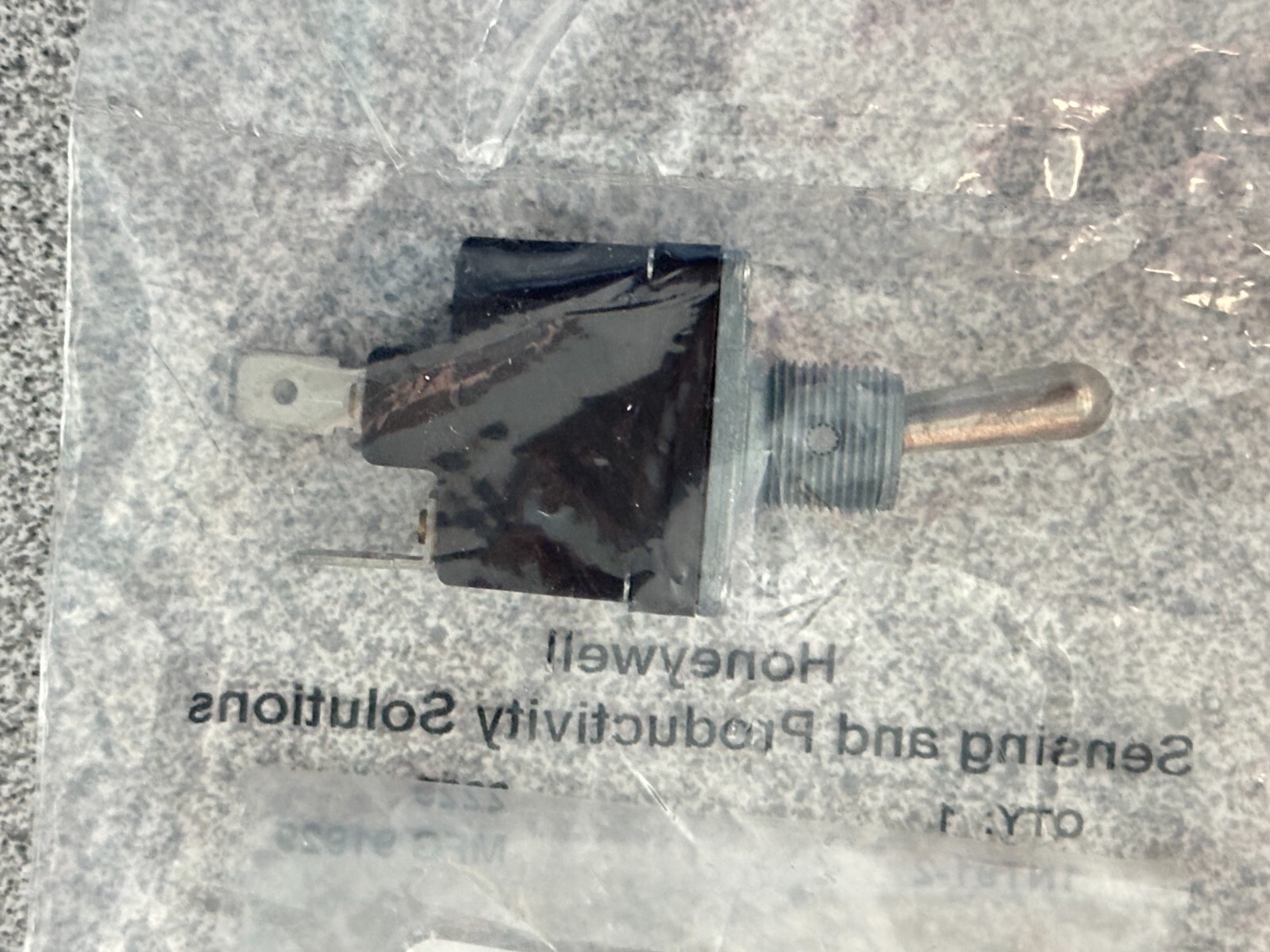 NEW HONEYWELL 1NT91-2 Toggle Switch 15A QC Tabs SPST 2-Position Maintained
