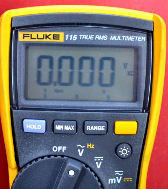 Fluke 115 True RMS Digital Multimeter With Multiple Leads, Manual And A Case