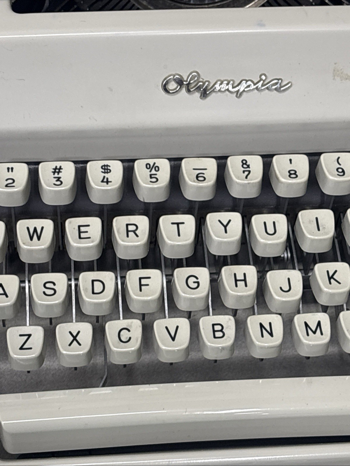 Vintage Olympia Werke SM8 SM-8 Portable Manual Typewriter with Case Tested As Is