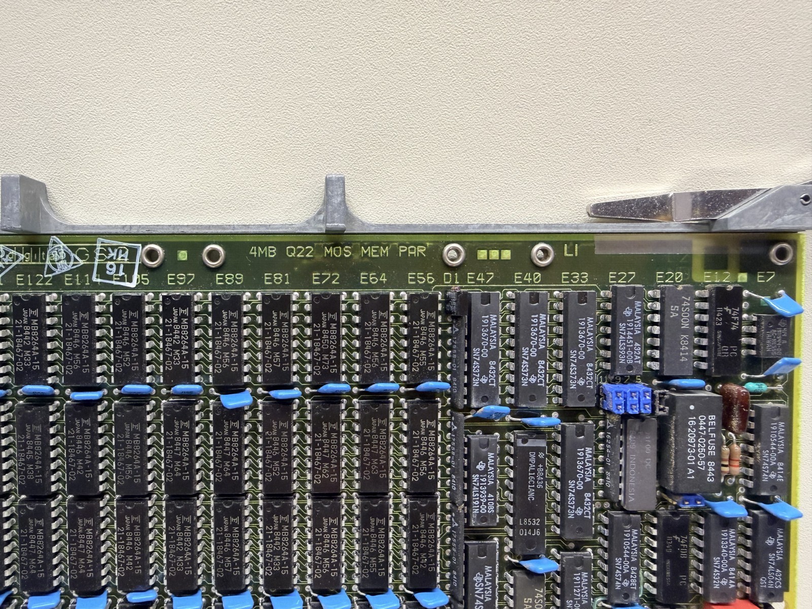 4MB Q22 MOS MEM