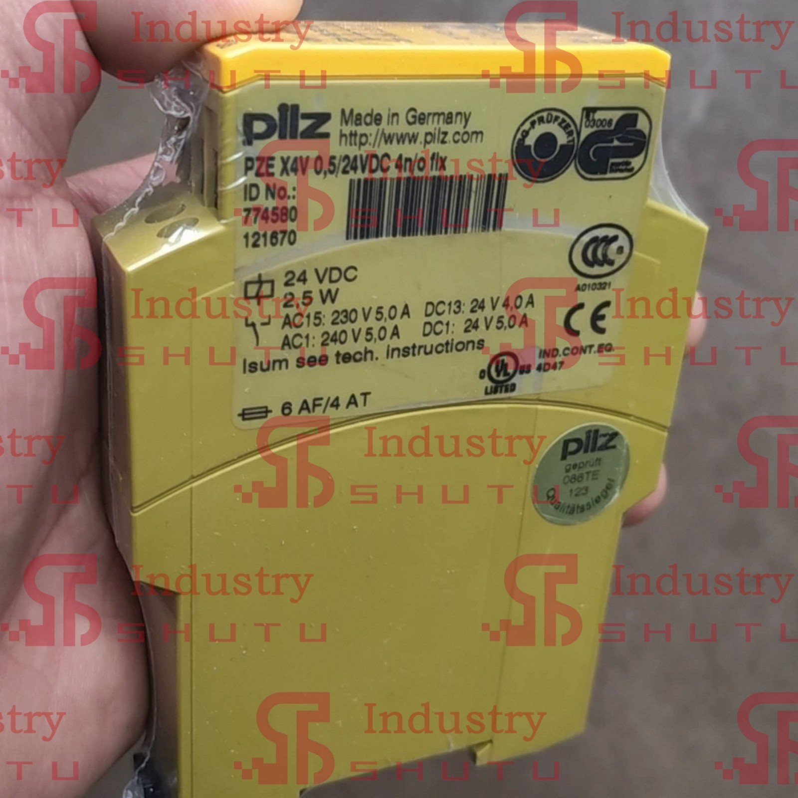 1pcs new PILZ 774580 PZE X4V 0,5s Safety relay