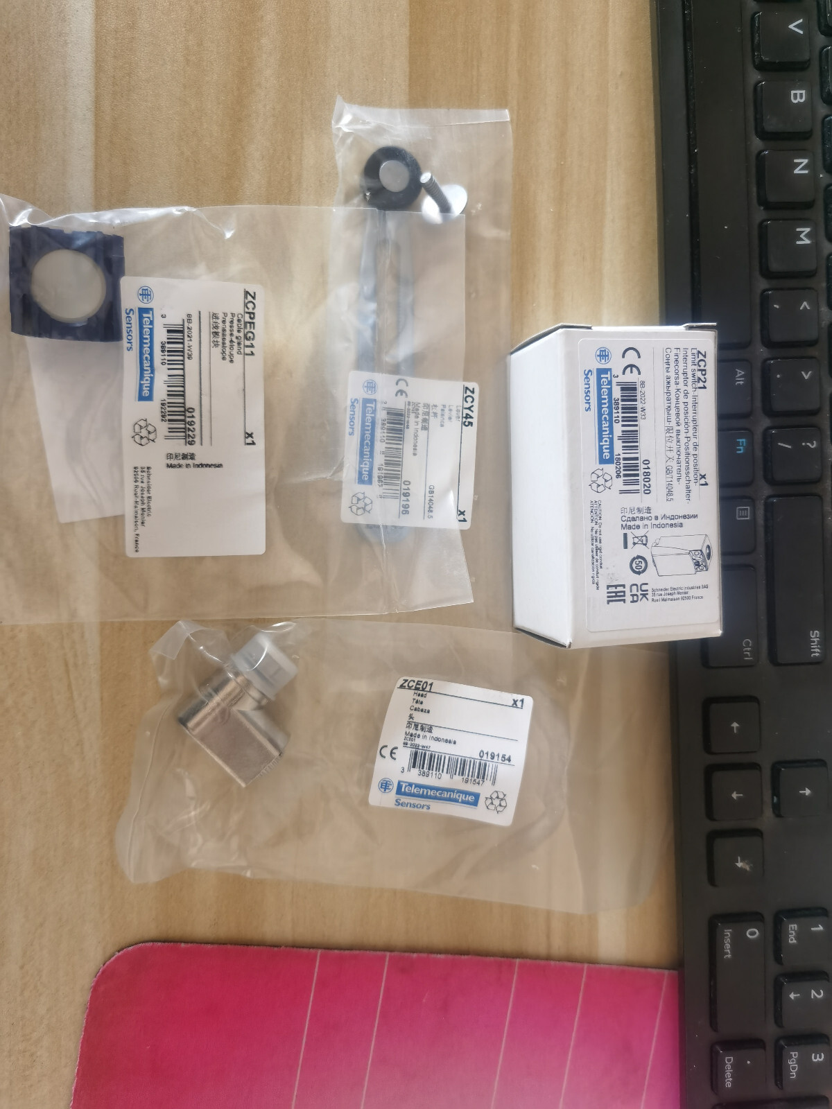 1PCS New Schneider XCKP2145G11 (ZCP21+ZCE01+ZCY45) Limit Switch Brand