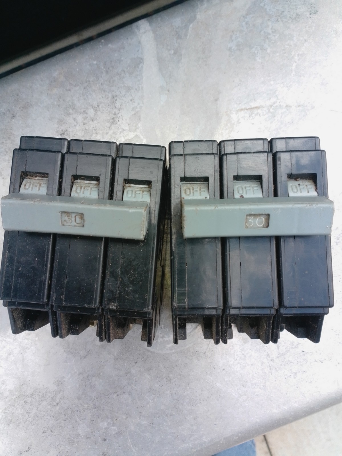 Circuit Breaker AL-CU 30A 3-Pole Main Common Trip 240V AC Black