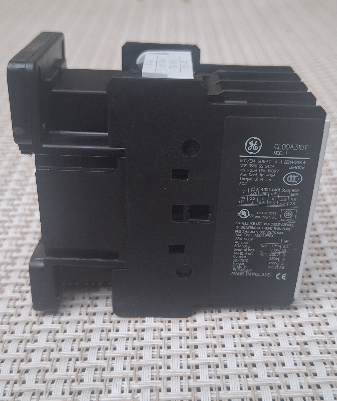 GE CL00A310TJ IEC Contactor 10A 3-Pole 110/120V AC Coil Aux 1NO AC-3