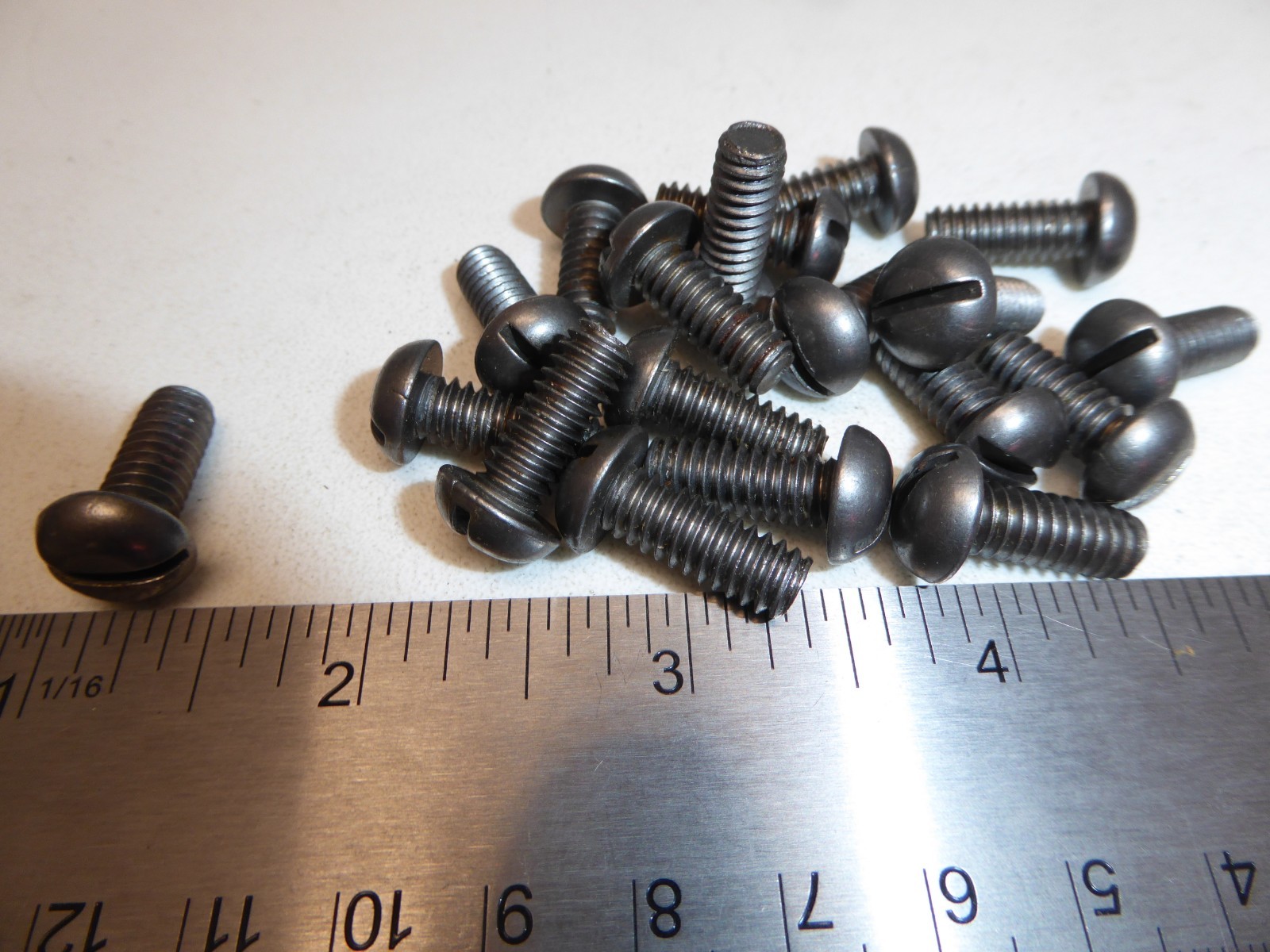 1/4-20 x 5/8″ Round Head Slotted Machine Screw Steel VINTAGE USA NEW Qty 20