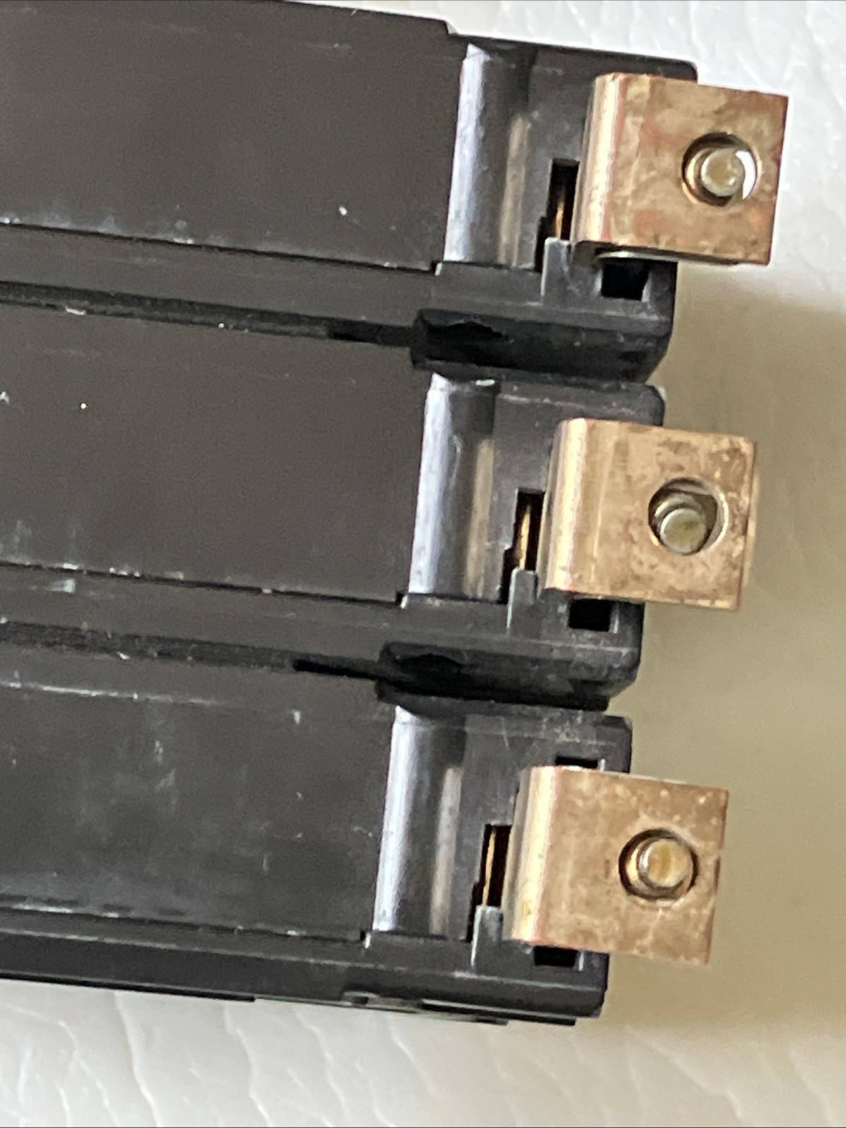 GE THQB CIRCUIT BREAKER THQB32080 80A 240V 3P 3Ph with OEM Bolt-on Bus Screws