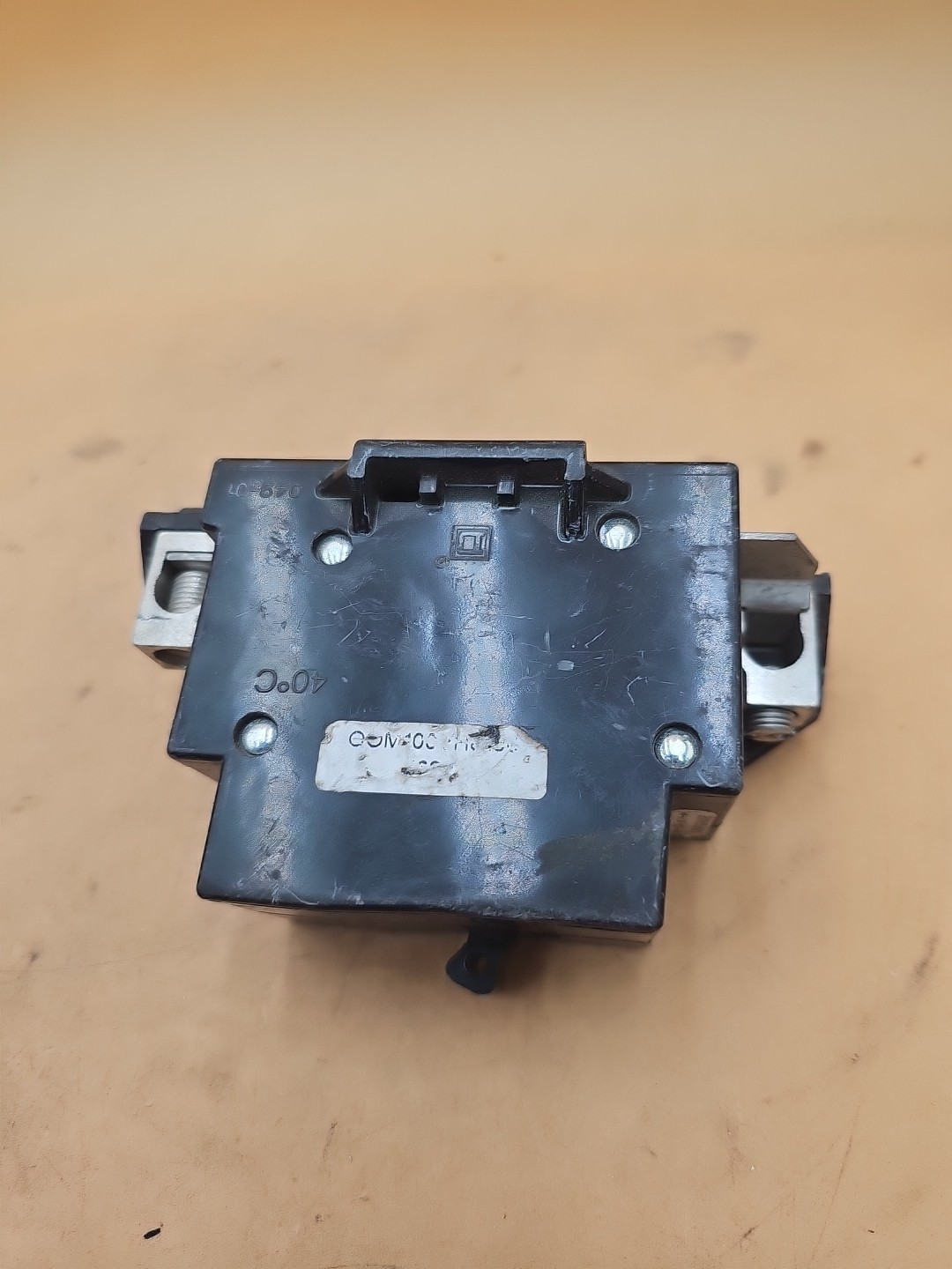 Square D QOM100VH8106 2 Pole 100 Amp Type QOM1 Bolt On Circuit Breaker