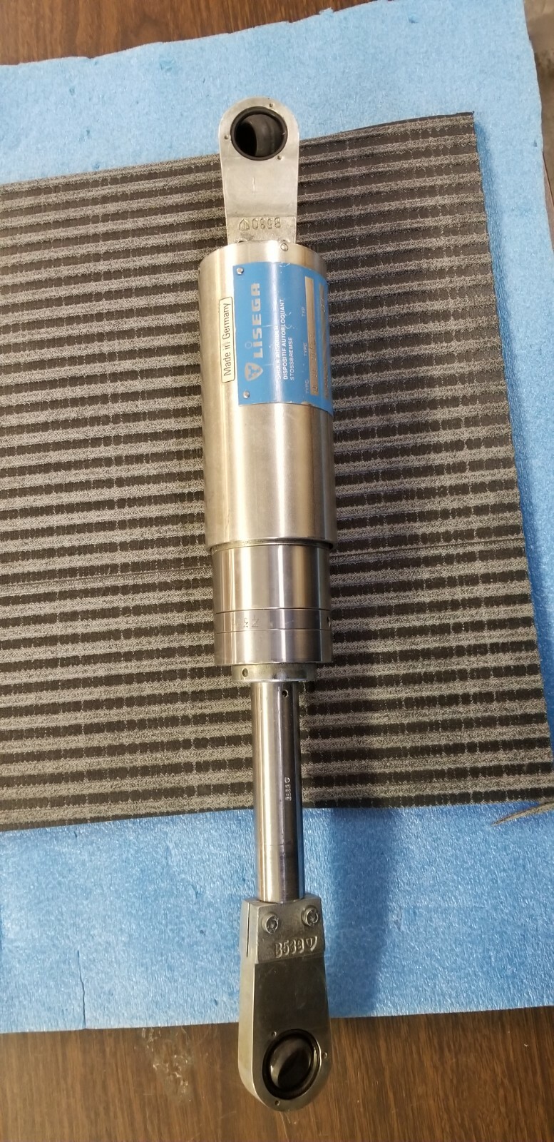 Lisega 30 38 56RM2 Hydraulic Snubber 1800psi 4in (01)